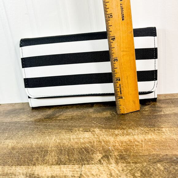 Kut From The Kloth Slim Striped Wallet NEW Vegan Leather FabFitFun Black & White - Picture 2 of 7